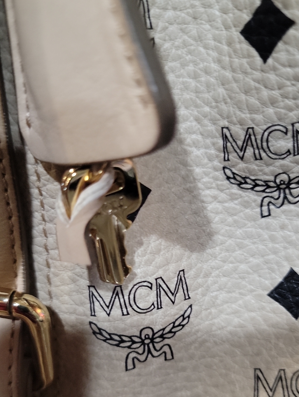 MCM EUC Visetos Buckled Boston Bag like new - Picture 11 of 14